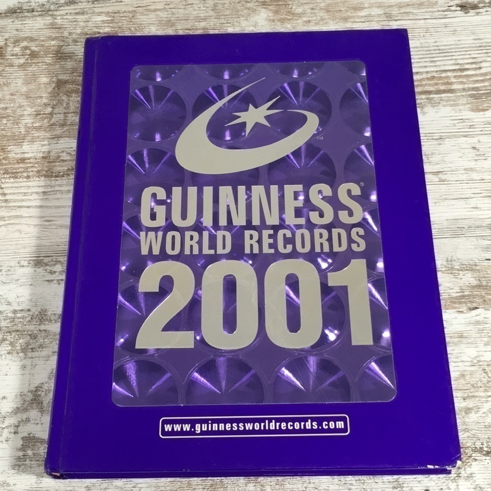 Guinness World Records 2001 Hardcover Book Purple Vintage Y2K Pop Culture